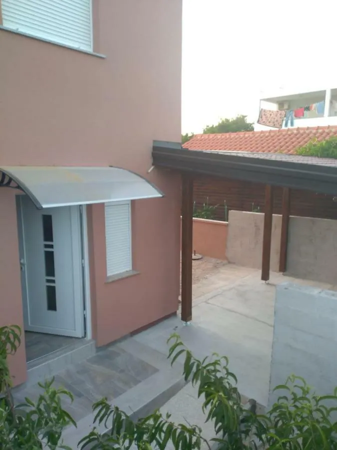 Tomek Apartment Vir
