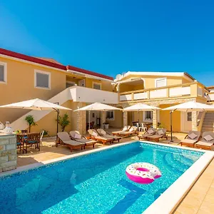  Apartament Karmen - Poolhouse
