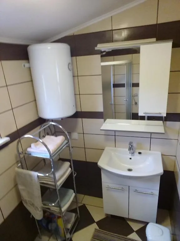 Tomek Apartment Vir