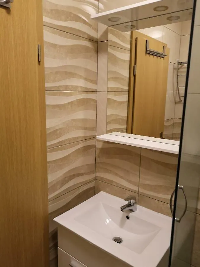 Tomek Apartment Vir